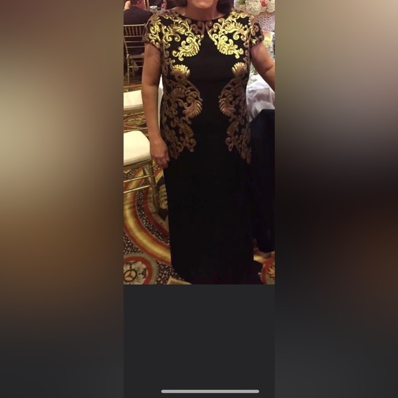 Tadashi Shoji gown - Picture 6 of 6